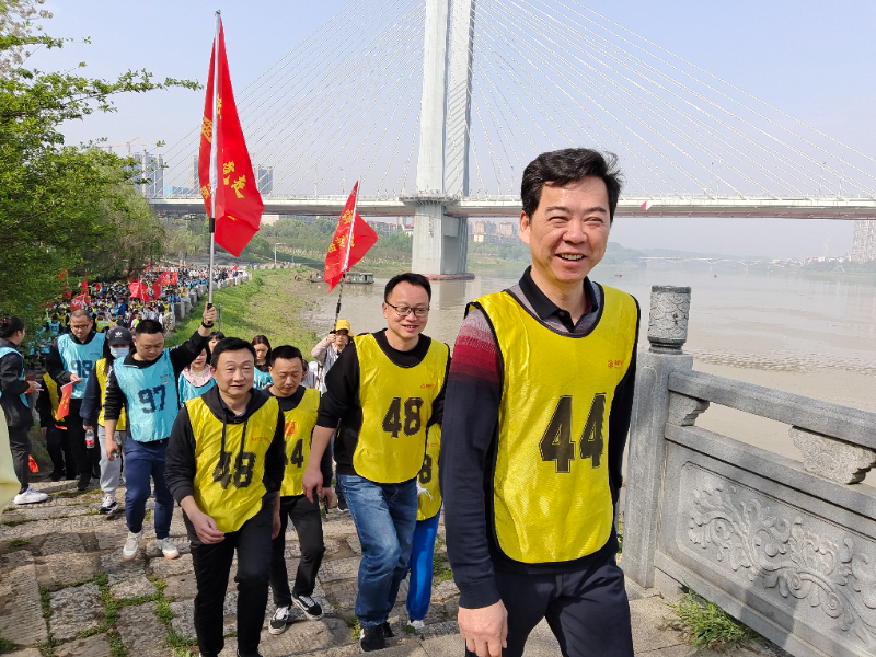 4月7日參加益陽(yáng)市第四屆職工健步行活動(dòng)