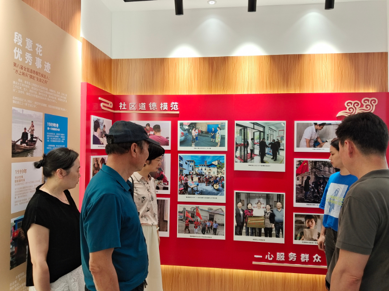 8月23日，市僑聯(lián)赴全國(guó)道德模范段意花工作室參觀(guān)學(xué)習(xí)